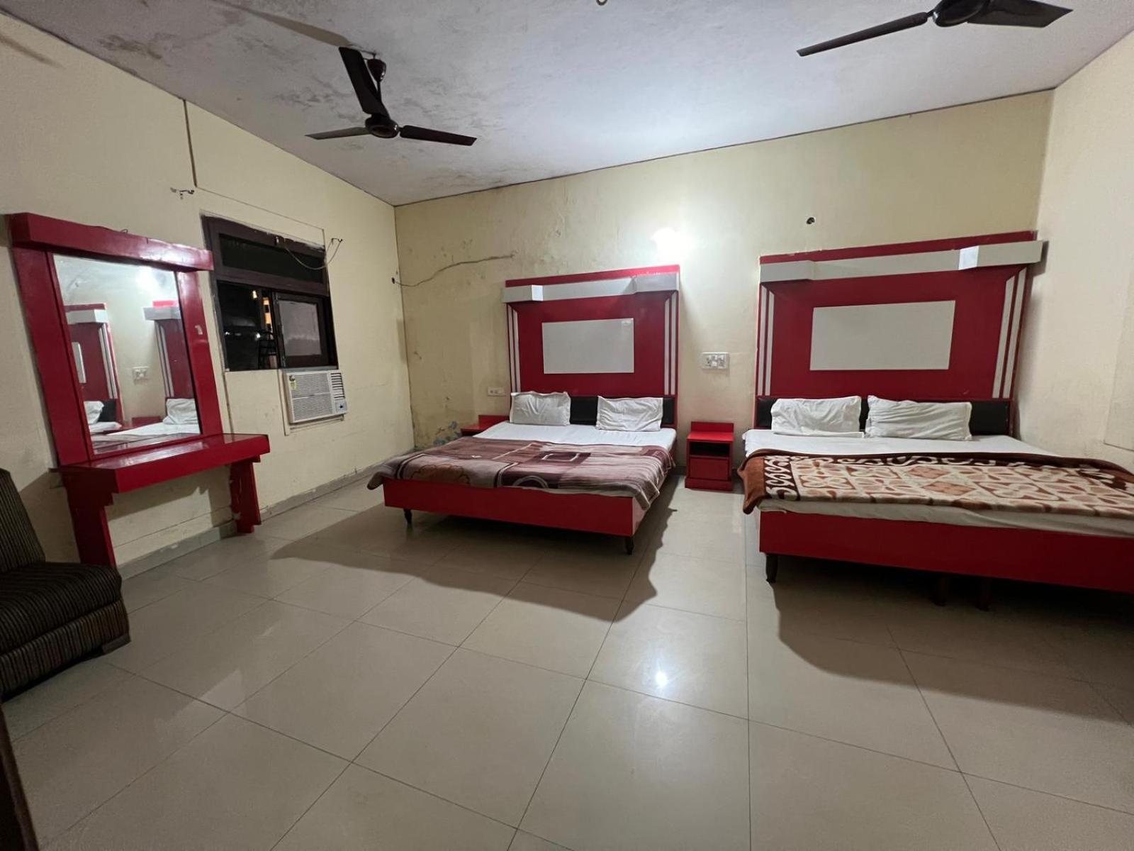 Hotel Skylark Amritsar Exterior foto